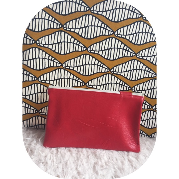 Red and white clutch - Picture 2 of 3